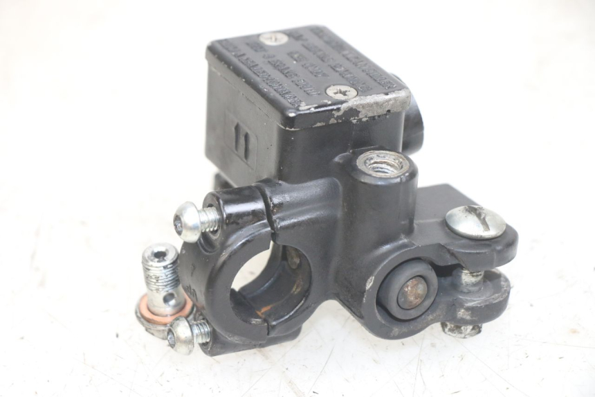 photo de VOORREM HOOFDREMSILINDER APRILIA SR 2T 50 (2012 - 2017) - Andere kijkhoek