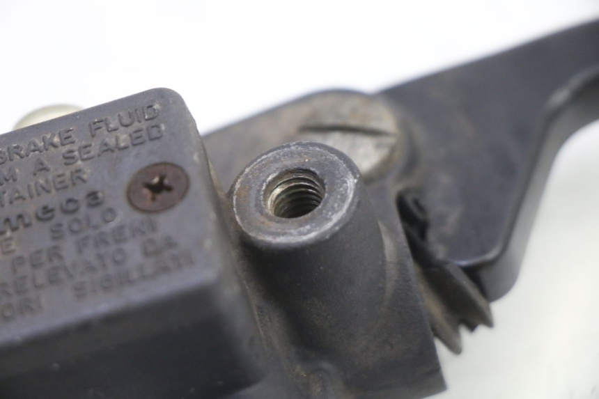 photo de VOORREM HOOFDREMSILINDER PIAGGIO SUPER LX 125 (2000 - 2003) - Andere kijkhoek