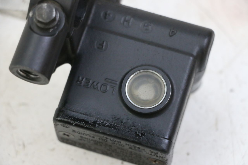 photo de VOORREMHOOFDREMSILINDER SUZUKI BURGMAN 125 (2007 - 2014) - Technische close-up