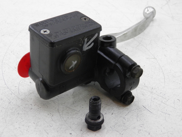 photo de VOORREMHOOFDREMSILINDER SYM GTS 125 (2005 - 2008) - Detail van het onderdeel