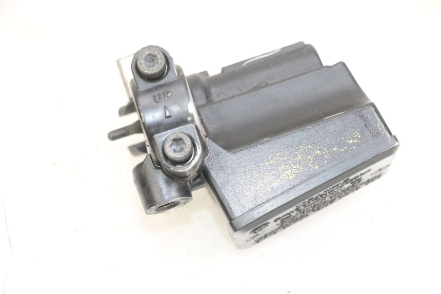 photo de VOORREM HOOFDREMSILINDER YAMAHA TDM ABS 900 (2002 - 2014) - Detail van het onderdeel