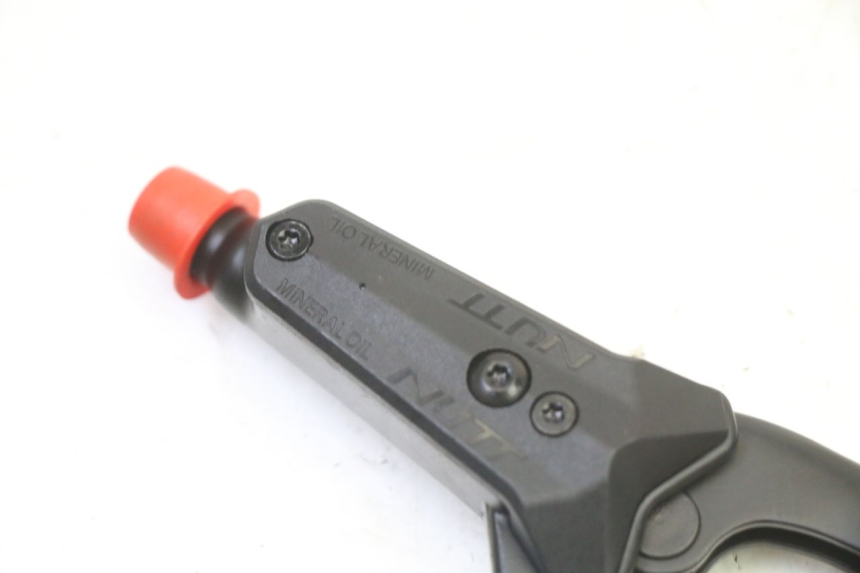 photo de VOORREMHOOFDREMSILINDER DUALTRON VICTOR LIMITED 1 - Zoom op gebruiksstaat