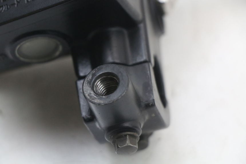 photo de VOORREM HOOFDREMSILINDER SUZUKI VL INTRUDER 125 (2004 - 2007) - Zoom op gebruiksstaat