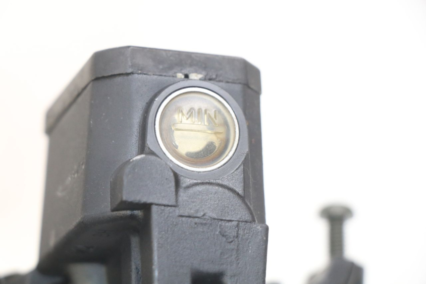 photo de VOORREM HOOFDREMSILINDER YAMAHA XMAX X-MAX 125 (2006 - 2009) - Detail van het onderdeel