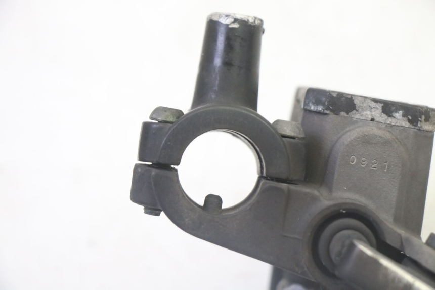 photo de VOORREM HOOFDREMSILINDER YAMAHA X-MAX XMAX 125 (2010 - 2013) - Bevestigingspunten