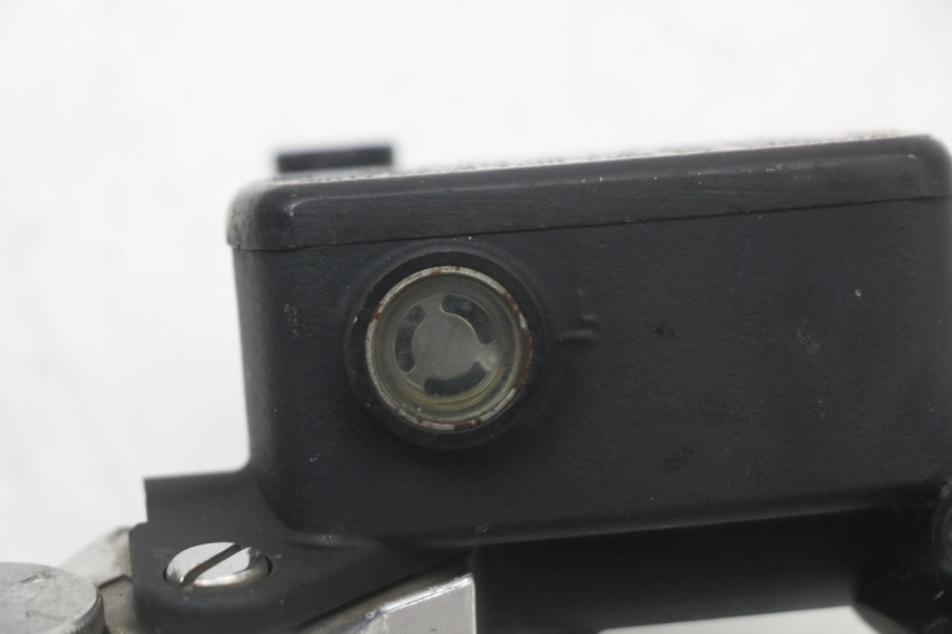 photo de VOORREM HOOFDREMSILINDER KYMCO XCITING 250 (2006 - 2009) - Overzicht