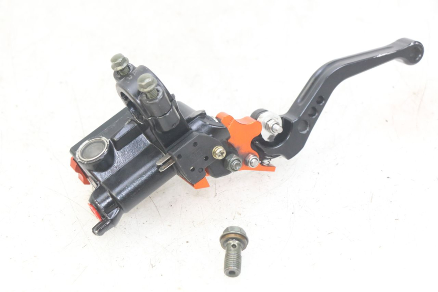 photo de VOORREM HOOFDREMSILINDER ZHEJIANG XMOTOS XB-81 50 - Zoom op gebruiksstaat