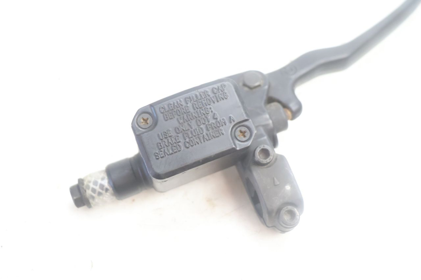 photo de VOORREMHOOFDREMSILINDER YAMAHA YP MAJESTY 125 (2002 - 2006) - Detail van het onderdeel