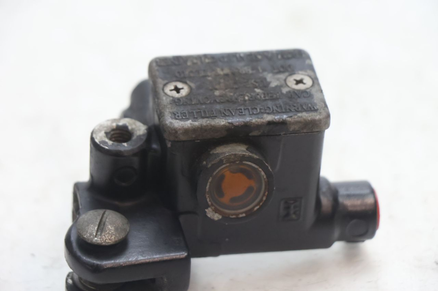photo de VOORREMHOOFDREMSILINDER PIAGGIO ZIP 2T 50 (2009 - 2019) - Andere kijkhoek