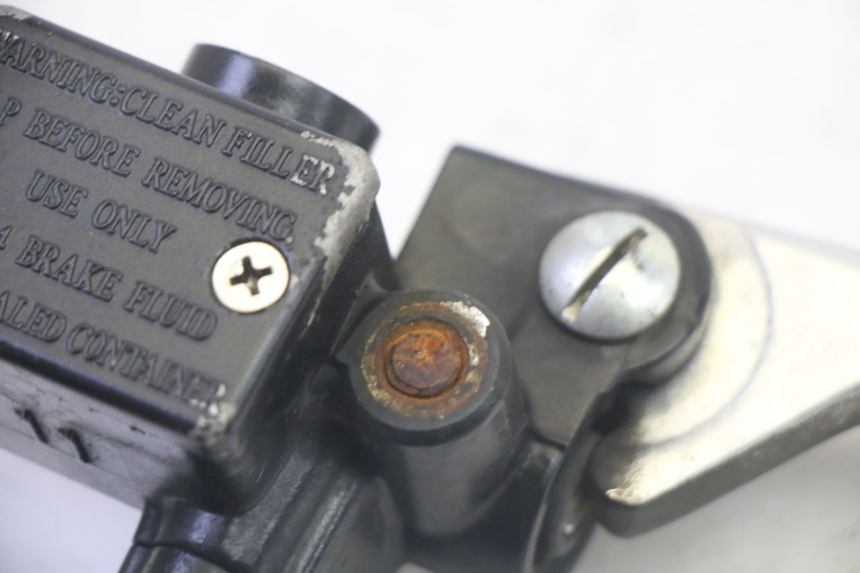 photo de VOORREM HOOFDREMSILINDER PIAGGIO ZIP 4T 50 (2018 - 2020) - Andere kijkhoek