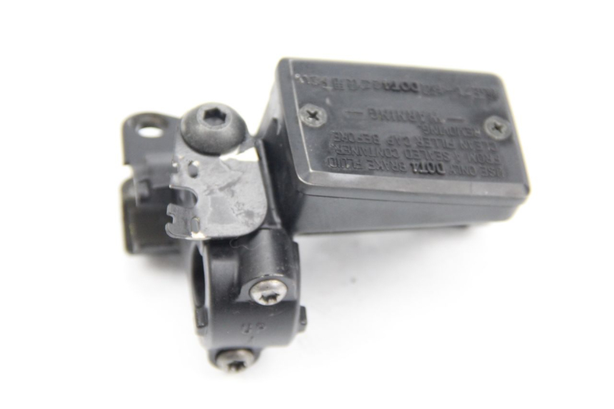 photo de KOPPELINGHOOFDREMSILINDER YAMAHA FJR ABS 1300 (2006 - 2012) - Zoom op gebruiksstaat