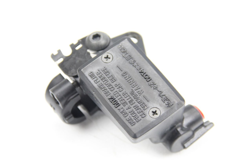 photo de KOPPELINGHOOFDREMSILINDER YAMAHA FJR ABS 1300 (2006 - 2012) - Technische close-up