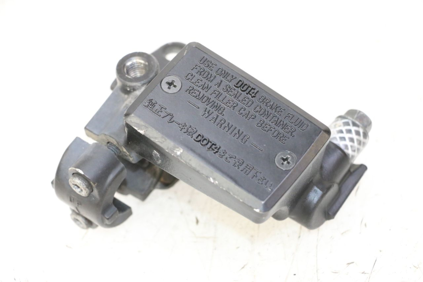 photo de KOPPELINGHOOFDREMSILINDER YAMAHA FJR ABS 1300 (2016 - 2020) - Detail van het onderdeel