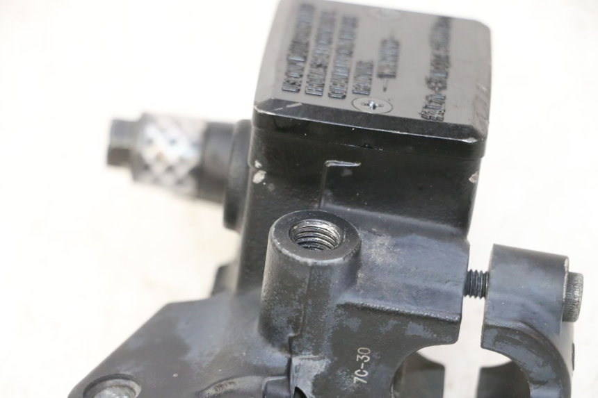 photo de KOPPELINGHOOFDREMSILINDER YAMAHA FJR ABS 1300 (2016 - 2020) - Technische close-up