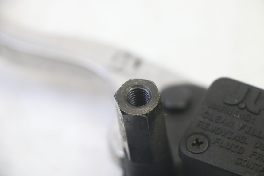 photo de ACHTERREM HOOFDREMSILINDER QUADRO 4 4D 350 (2015 - 2018) - Zoom op gebruiksstaat