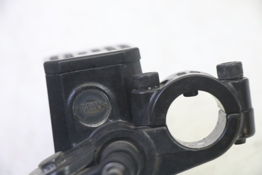 photo de ACHTERREM HOOFDREMSILINDER ADIVA AD3 300 (2014 - 2020) - Zoom op componenten