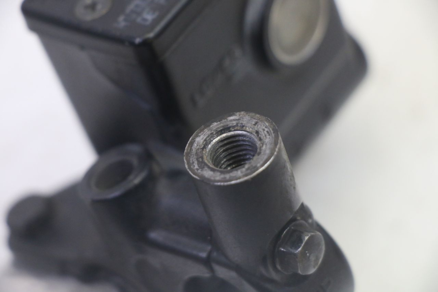 photo de ACHTERREM HOOFDREMSILINDER SUZUKI BURGMAN 125 (2007 - 2014) - Andere kijkhoek