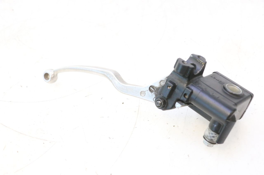 photo de ACHTERREM HOOFDREMSILINDER SUZUKI BURGMAN 125 (2007 - 2014) - Bevestigingspunten