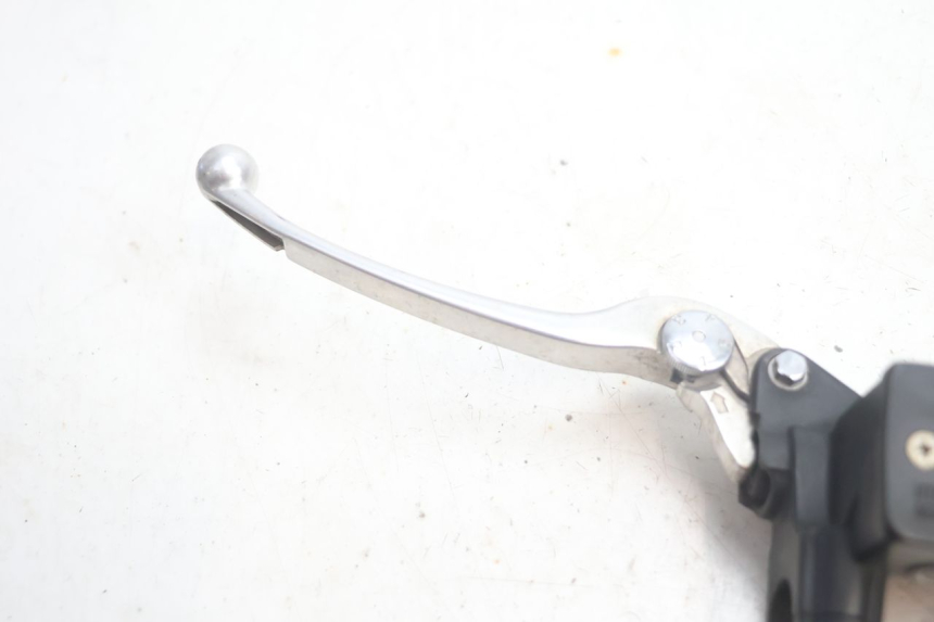 photo de ACHTERREM HOOFDREMSILINDER SUZUKI BURGMAN EXECUTIVE ABS 650 (2006 - 2012) - Detail van het onderdeel