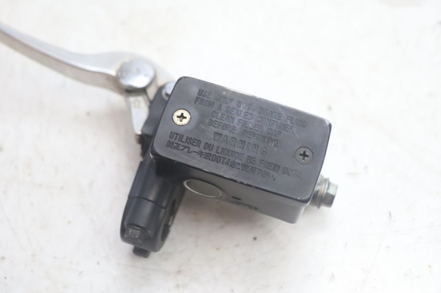 photo de ACHTERREM HOOFDREMSILINDER SUZUKI BURGMAN EXECUTIVE ABS 650 (2006 - 2012) - Zoom op gebruiksstaat
