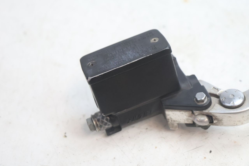 photo de ACHTERREM HOOFDREMSILINDER SUZUKI BURGMAN EXECUTIVE ABS 650 (2006 - 2012) - Overzicht
