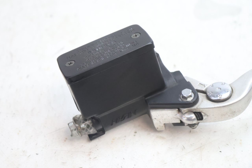 photo de ACHTERREM HOOFDREMSILINDER SUZUKI BURGMAN EXECUTIVE ABS 650 (2006 - 2012) - Detail van het onderdeel