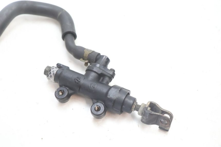 photo de ACHTERREM HOOFDREMSILINDER HONDA CB F HORNET 600 (2005 - 2006) - Andere kijkhoek