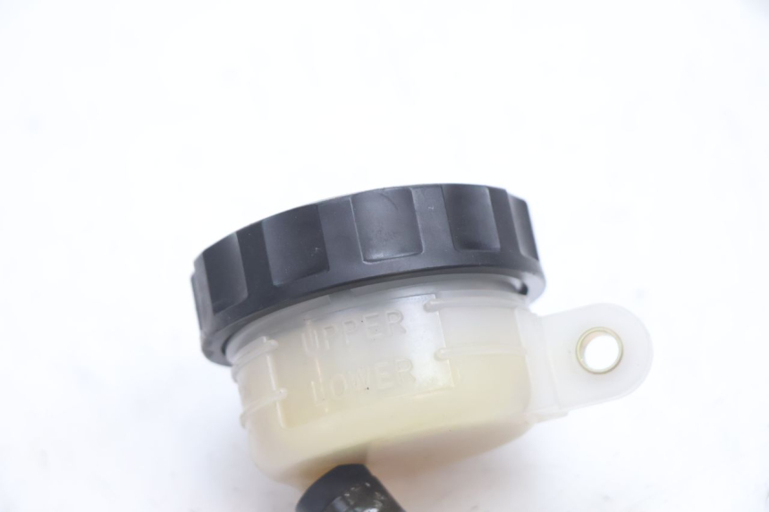 photo de ACHTERREM HOOFDREMSILINDER HONDA CB F HORNET 600 (2005 - 2006) - Bevestigingspunten