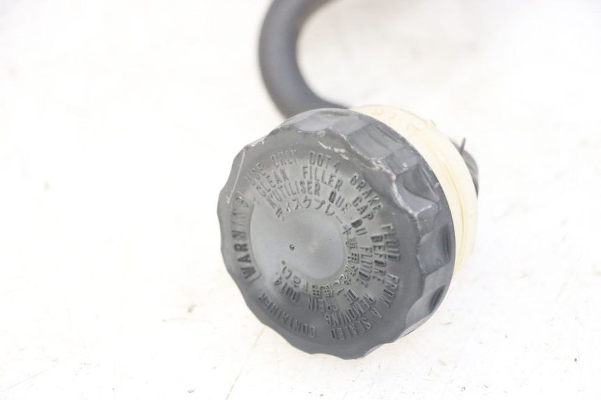 photo de ACHTERREM HOOFDREMSILINDER HONDA CBF 500 (2004 - 2007) - Andere kijkhoek