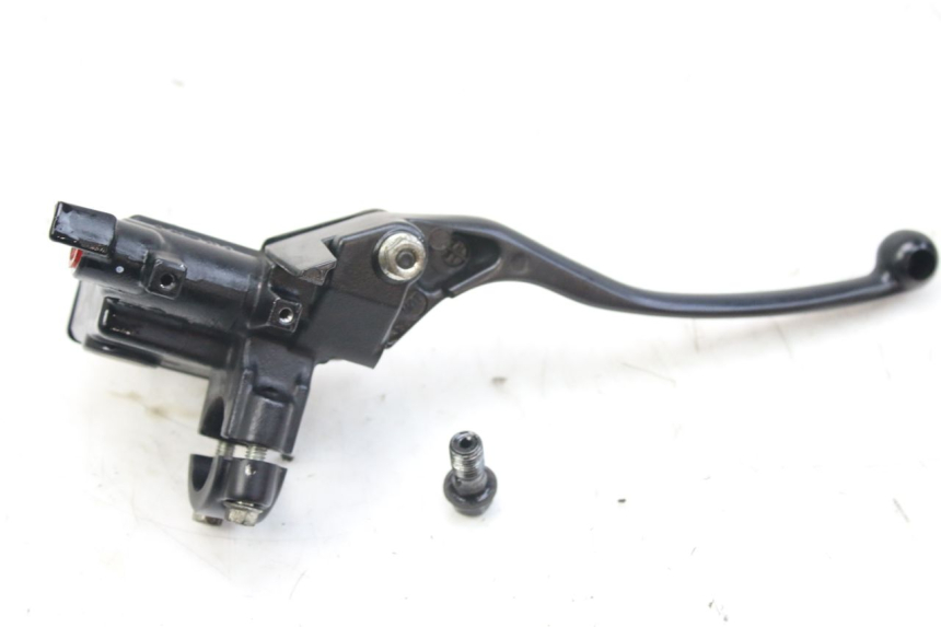 photo de ACHTERREM HOOFDREMSILINDER HONDA FES S-WING SWING ABS 125 (2007 - 2015) - Detail van het onderdeel