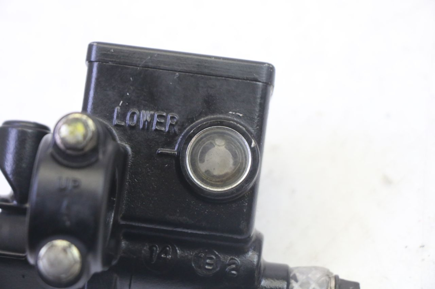 photo de ACHTERREM HOOFDREMSILINDER HONDA FES S-WING SWING ABS 125 (2007 - 2015) - Technische close-up