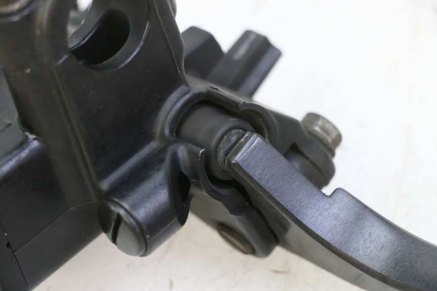 photo de ACHTERREM HOOFDREMSILINDER HONDA FES S-WING SWING ABS 125 (2007 - 2015) - Detail van het onderdeel