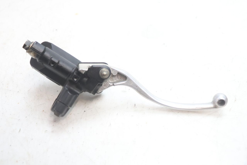 photo de ACHTERREM HOOFDREMSILINDER HONDA FJS SILVER WING SILVERWING 400 (2005 - 2008) - Bevestigingspunten