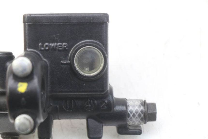 photo de ACHTERREM HOOFDREMSILINDER HONDA FORZA 125 (2015 - 2016) - Andere kijkhoek