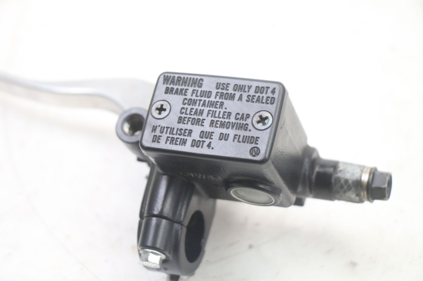 photo de ACHTERREM HOOFDREMSILINDER HONDA FORZA 125 (2021 - 2025) - Bevestigingspunten