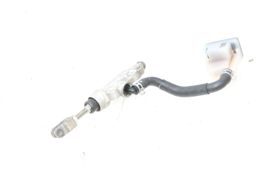 photo de ACHTERREM HOOFDREMSILINDER SUZUKI GSR 600 (2005 - 2012) - Bevestigingspunten