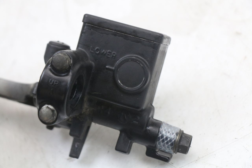 photo de ACHTERREM HOOFDREMSILINDER HONDA FES S-WING SWING 125 (2007 - 2015) - Technische close-up