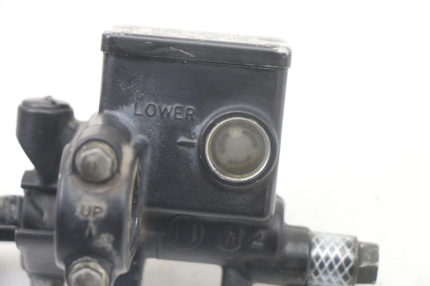 photo de ACHTERREM HOOFDREMSILINDER HONDA FES S-WING SWING ABS 125 (2007 - 2015) - Technische close-up