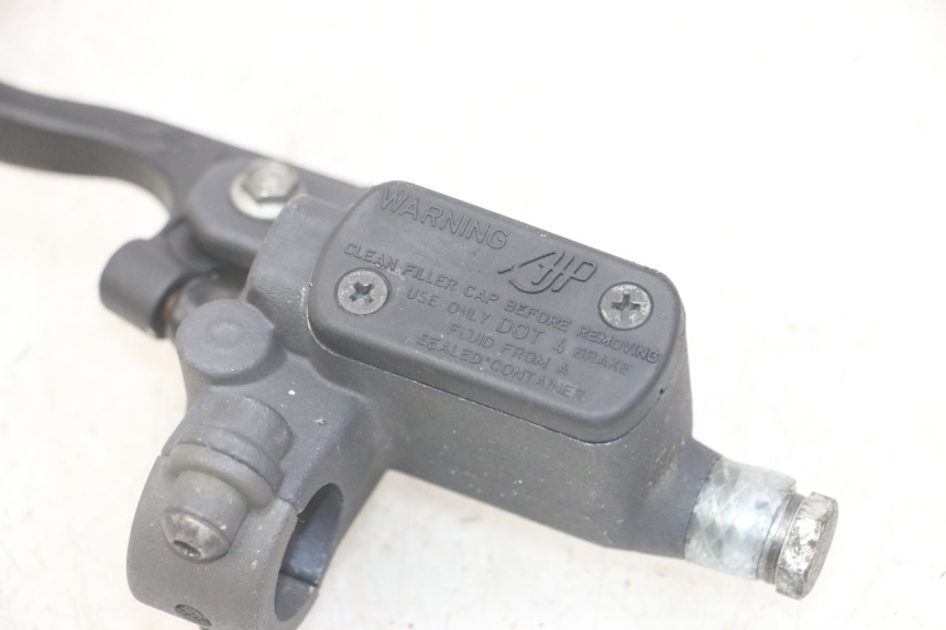 photo de ACHTERREM HOOFDREMSILINDER PEUGEOT JET FORCE CARBU 50 (2003 - 2016) - Technische close-up