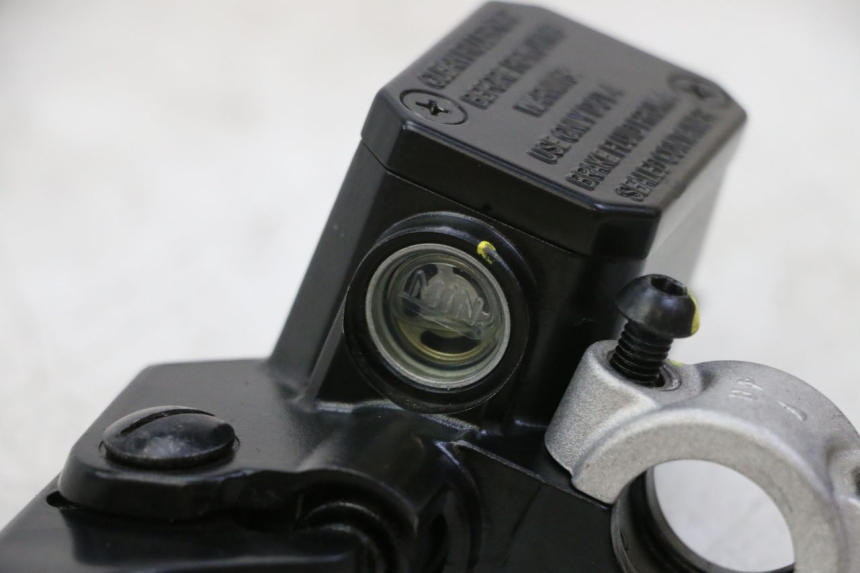 photo de ACHTERREM HOOFDREMSILINDER PIAGGIO MP3 HPE 310 (2024 - 2025) - Andere kijkhoek