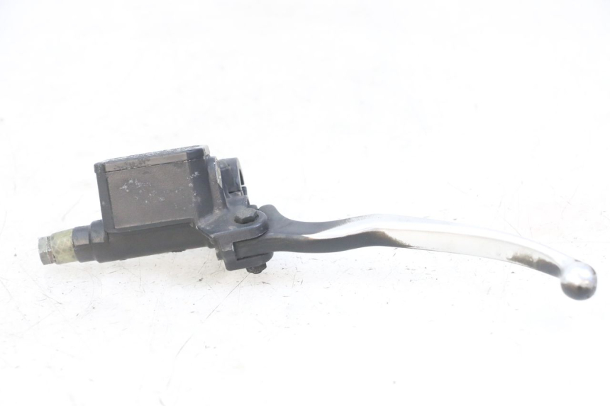 photo de ACHTERREM HOOFDREMSILINDER PIAGGIO MP3 LT 300 (2010 - 2016) - Detail van het onderdeel