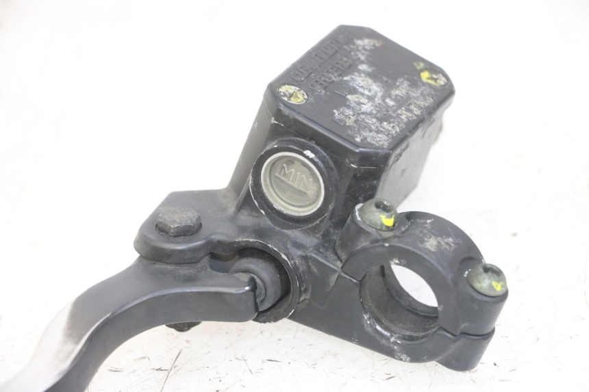 photo de ACHTERREM HOOFDREMSILINDER PIAGGIO MP3 LT 300 (2010 - 2016) - Bevestigingspunten