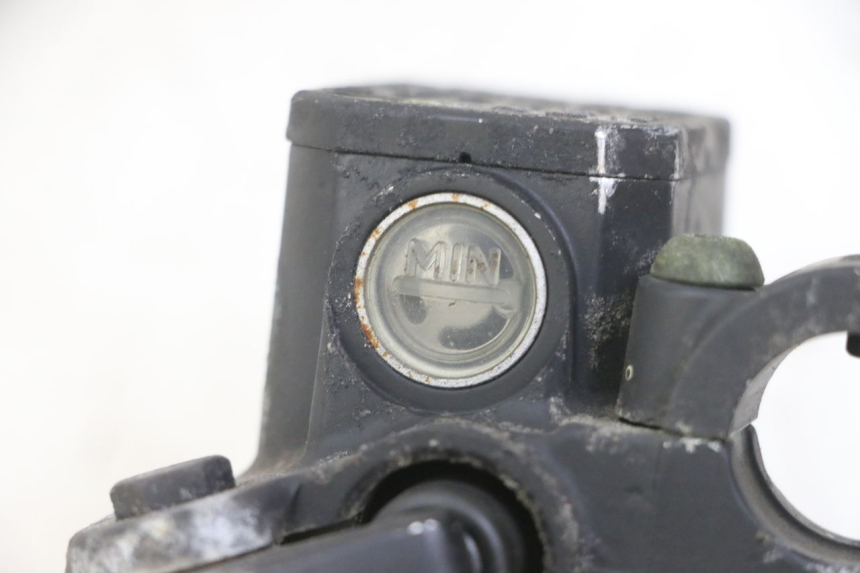 photo de ACHTERREM HOOFDREMSILINDER PIAGGIO MP3 LT 300 (2010 - 2016) - Detail van het onderdeel