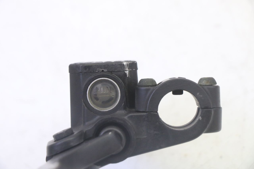 photo de ACHTERREM HOOFDREMSILINDER PIAGGIO MP3 LT 300 (2010 - 2016) - Technische close-up