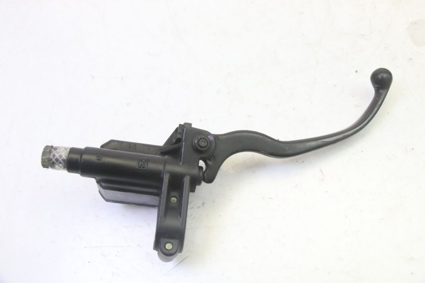 photo de ACHTERREM HOOFDREMSILINDER PIAGGIO MP3 LT 300 (2010 - 2016) - Bevestigingspunten