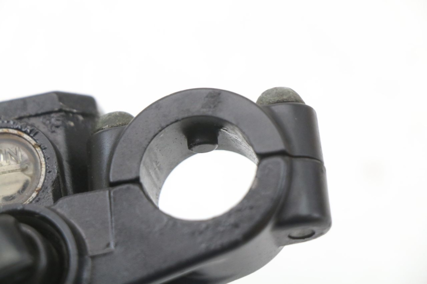 photo de ACHTERREM HOOFDREMSILINDER PIAGGIO MP3 500 (2011 - 2015) - Bevestigingspunten