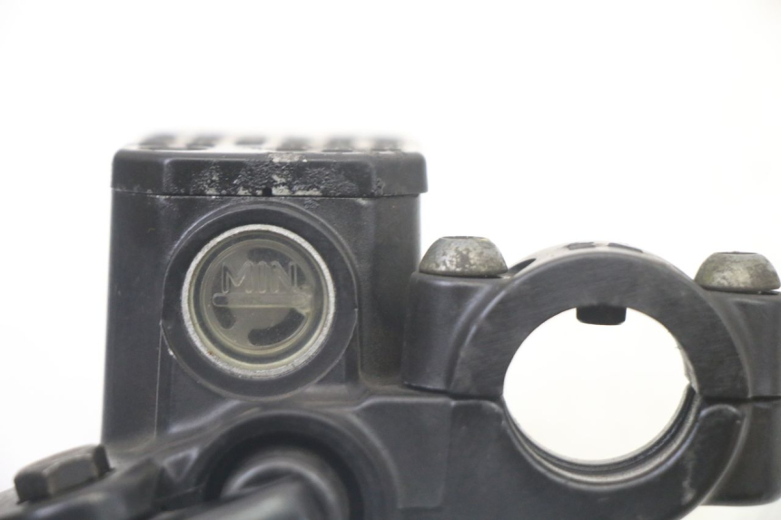 photo de ACHTERREM HOOFDREMSILINDER PIAGGIO MP3 500 (2011 - 2015) - Technische close-up