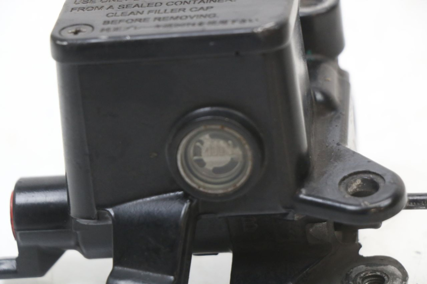 photo de ACHTERREM HOOFDREMSILINDER MBK MW TRYPTIK 125 (2014 - 2016) - Andere kijkhoek