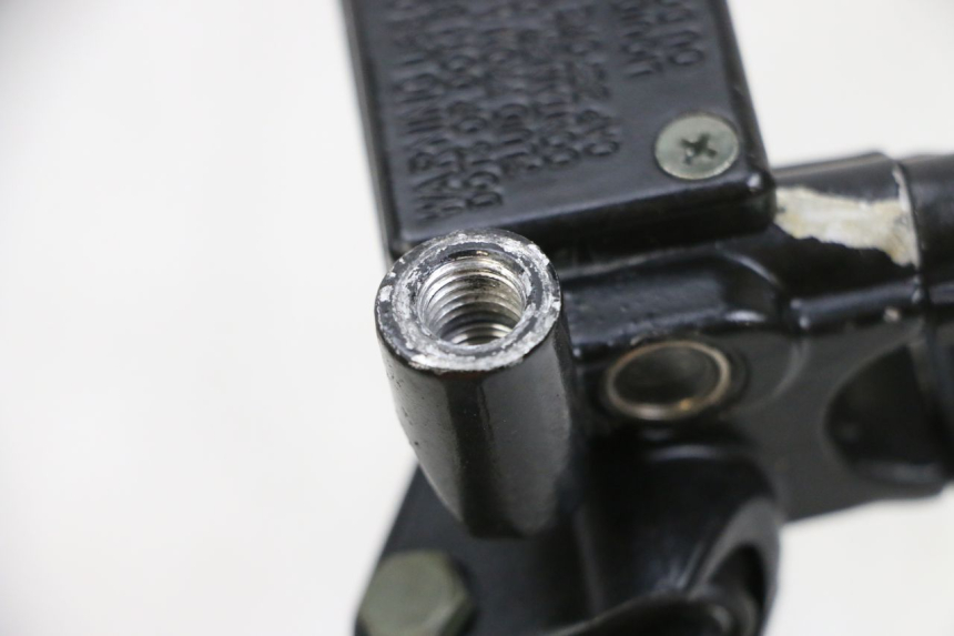 photo de ACHTERREM HOOFDREMSILINDER EFUN PUSA 1 - Detail van het onderdeel