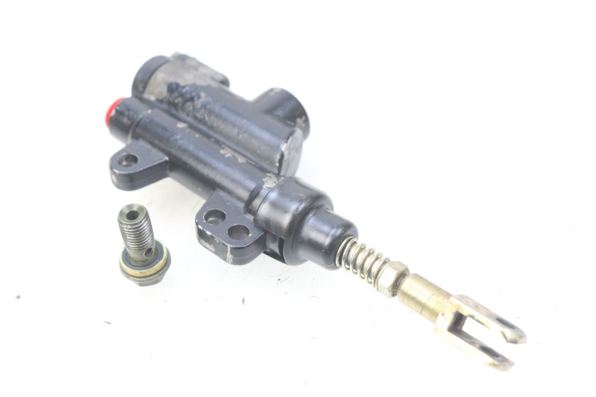 photo de ACHTERREM HOOFDREMSILINDER APOLLO RFZ 125 - Andere kijkhoek
